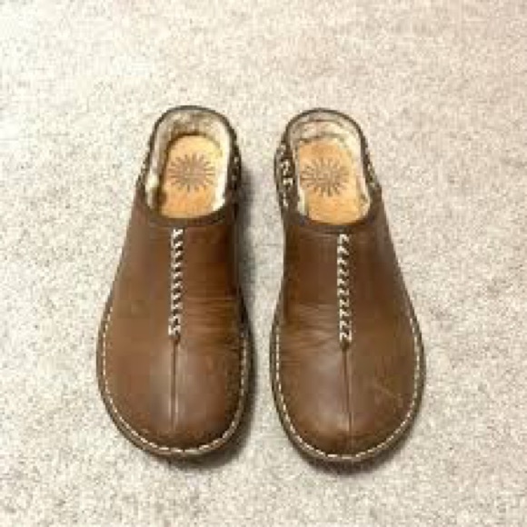 UGG Shoes - UGG Kohala ~ Leather & Shearling Women's Slip-On Shoes size 9 EUC